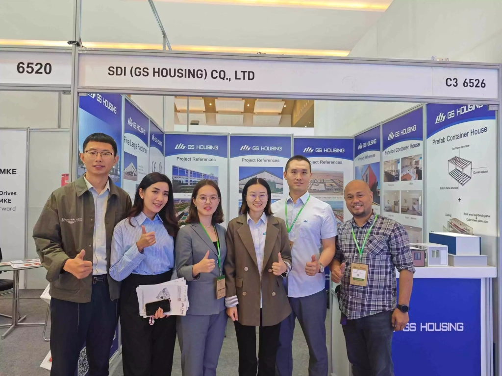 6 persons in the expo