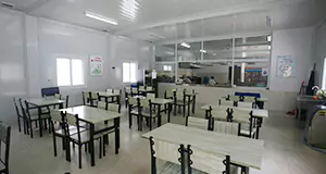 Casa contenedor multifuncional desmontable, edificio prefabricado de acero con contenedores.
