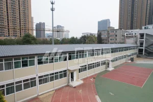 预制食堂建筑,集成于模块化工人住宿营地项目中