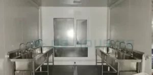 模块化厨房建筑,为拥有 800 名工人的建筑营地提供日常运营支持