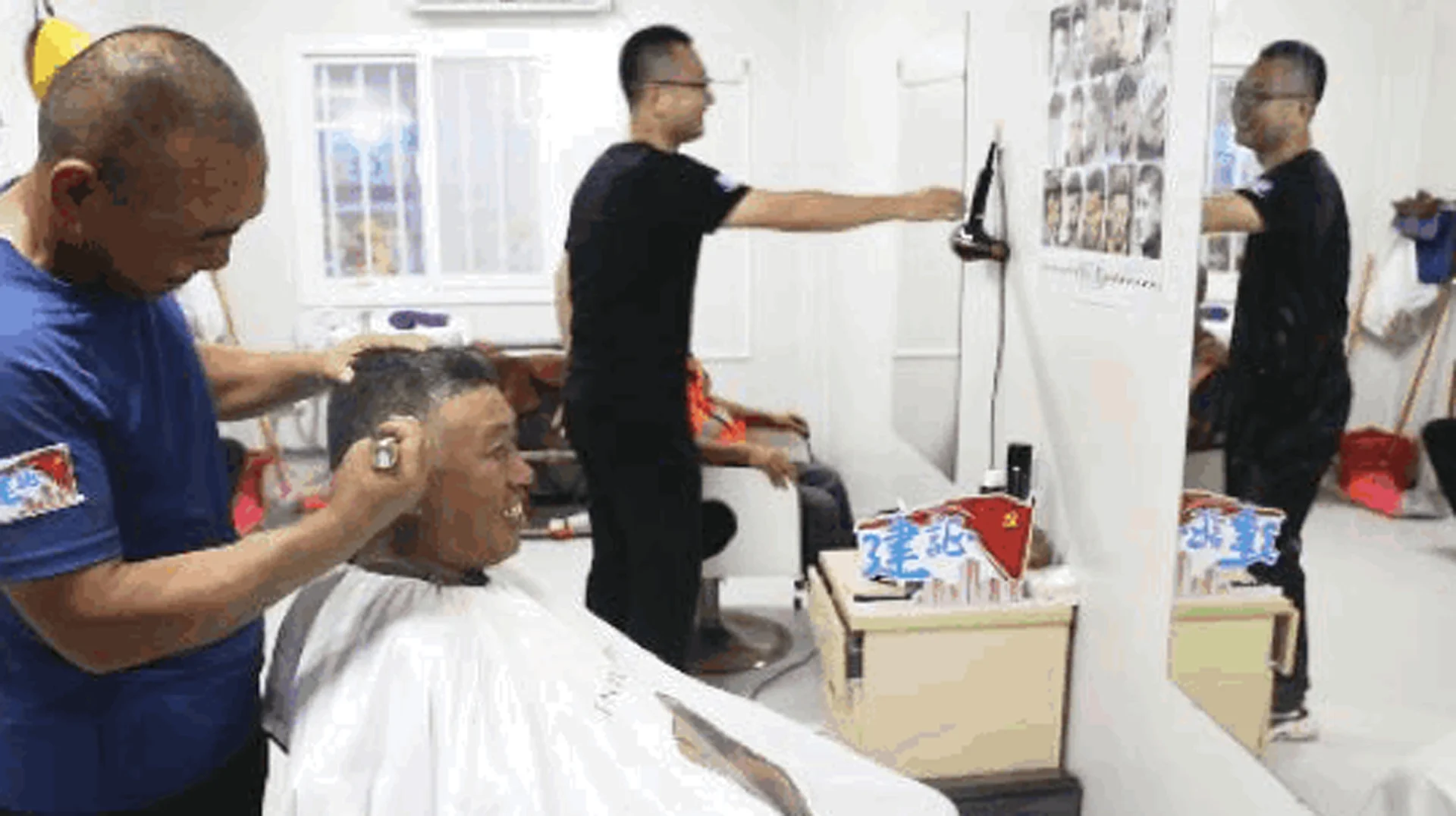 barber shop service facility inside modular exhibition project