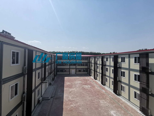 courtyard view of multi storey military camp container house2