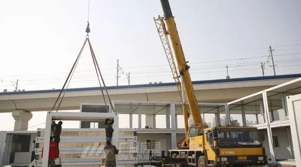 modular building installation crane construction GS Housing modular building installation crane construction