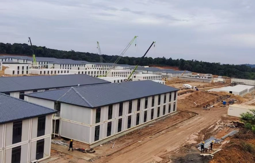 mining camp modular housing blocks during Indonesia construction site development
