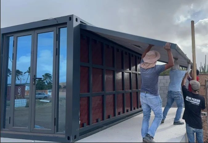 Expandable container house side panel expansion during installation Expandable container house side panel expansion during installation